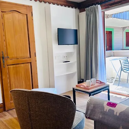 La Ginabelle With Pool & Balcony Σαμονί
